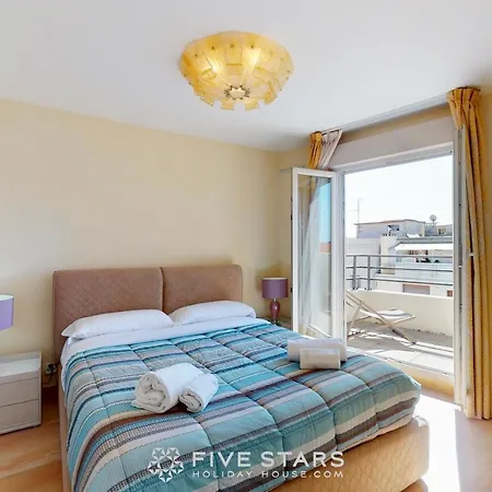 Luxury Five Stars House Apartmán